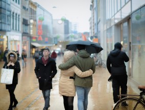 网课惊魂，女童遭遇外教惊吓，心理问题的浮现与应对之道