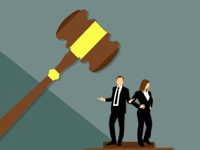 共同财产如何给予一方，法律、情感与公正性的考量