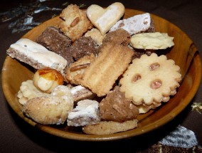 国外节日面包习俗探秘，除了潘娜托尼，还有哪些独特面包传统？