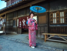 清朝妃子是否真如甄嬛传里那样天天宫斗？历史的真相与艺术的演绎之间的探讨