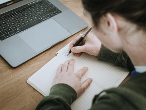 去年我国结婚人数跌破700万对，背后的原因与影响分析