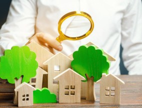 如何评估不同房产项目的优劣？评估标准在不同项目中有何差异？