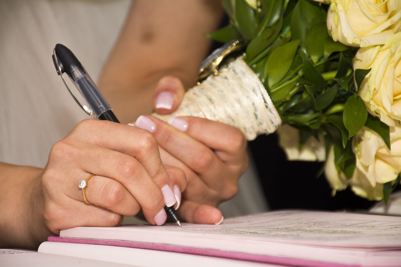 赌债不属于夫妻共同财产，解读背后的法律逻辑与家庭责任