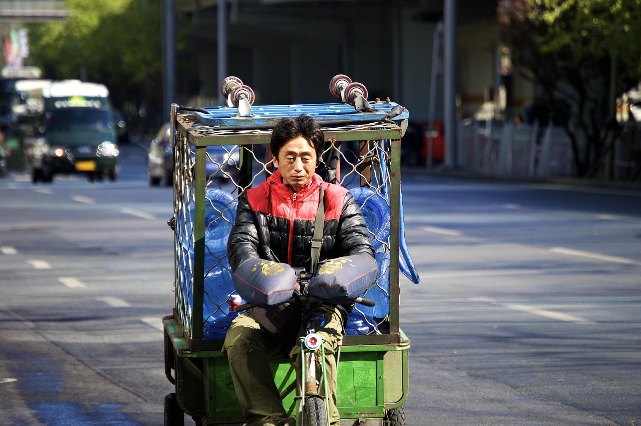 官方通报，孕妇遭行李箱砸中引发早产事件