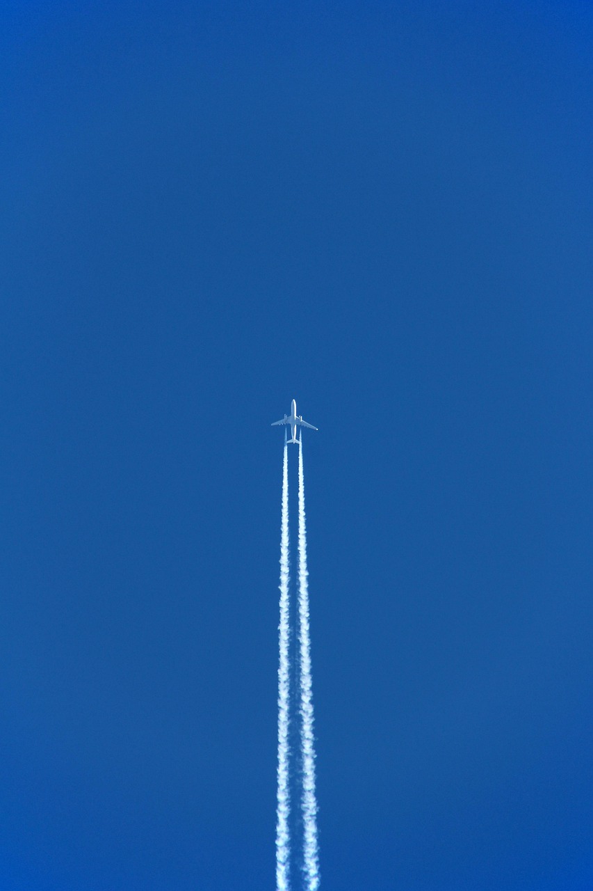 嫦娥五号进入近圆形环月轨道飞行，探索太空的新里程碑