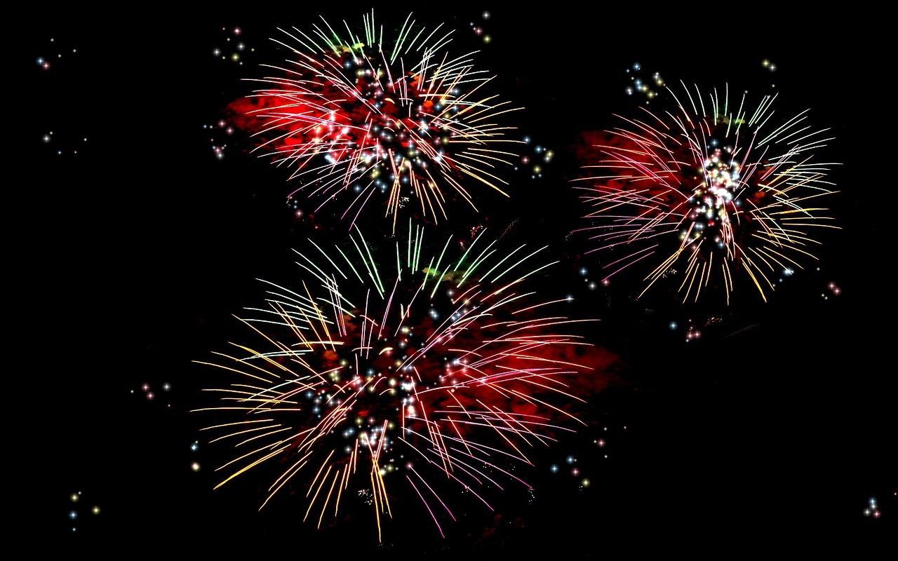 广西一烟花爆竹企业突发火灾，鞭炮齐鸣震天响